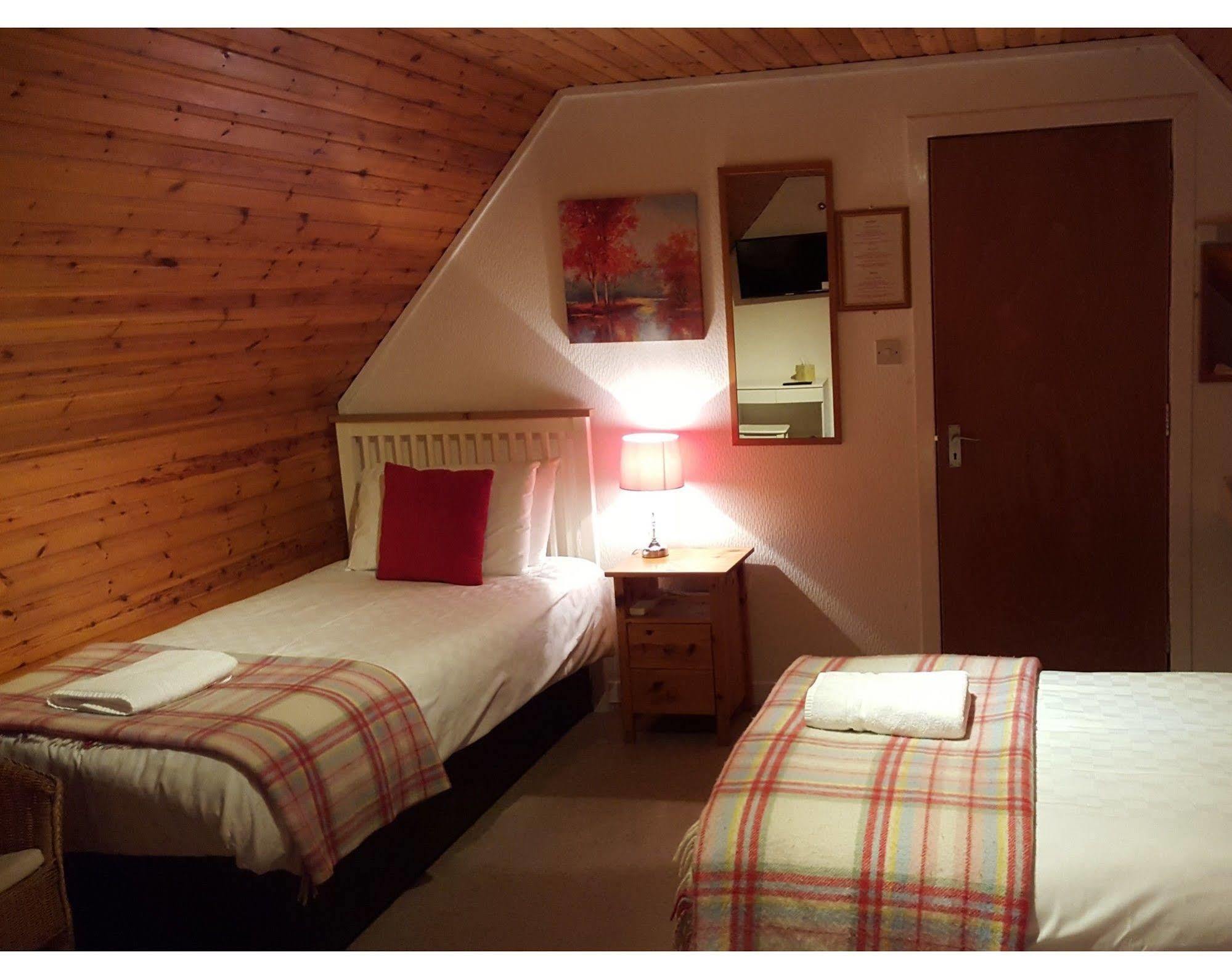 Carn Mhor Bed And Breakfast Авимор Экстерьер фото