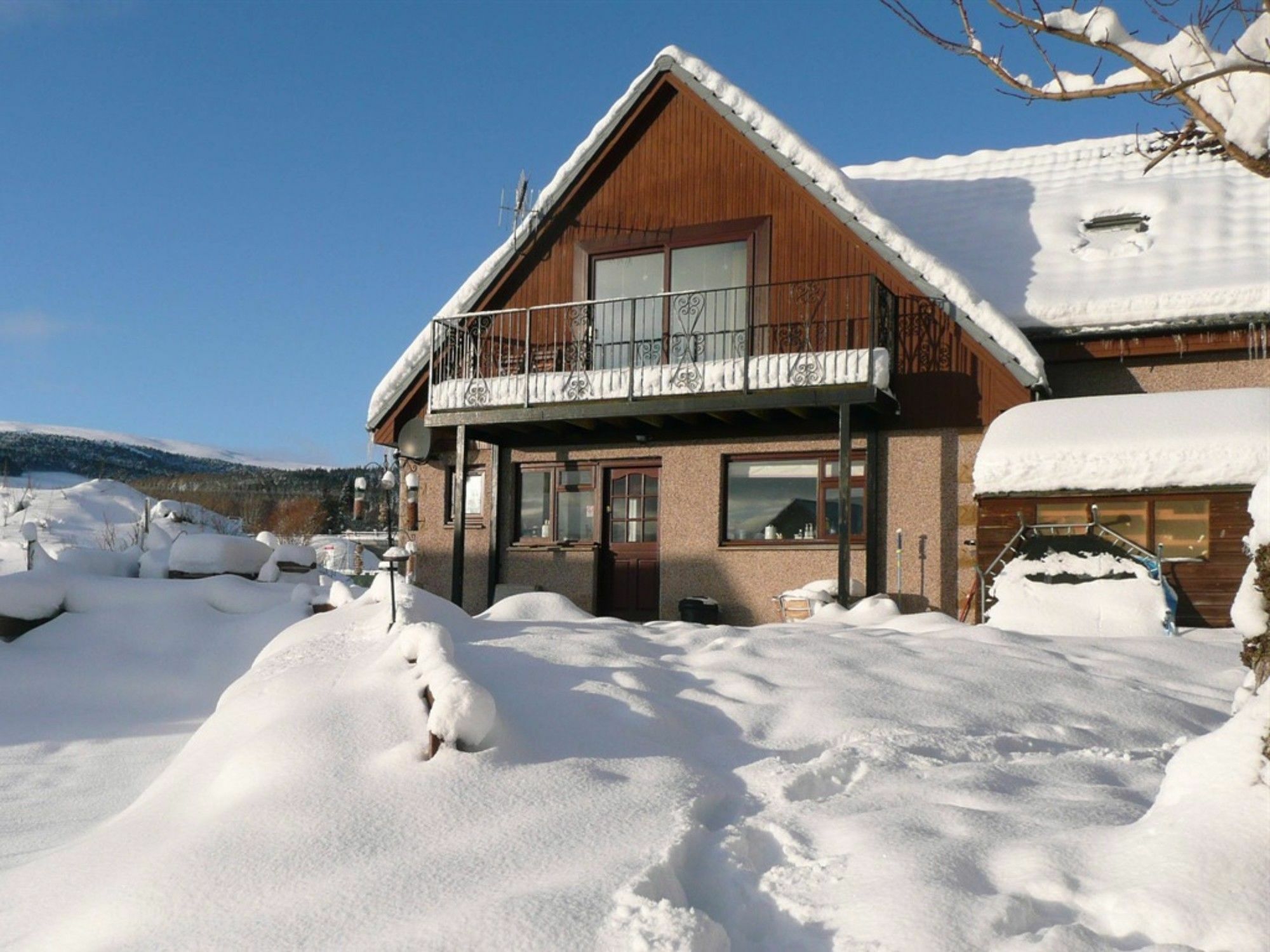 Carn Mhor Bed And Breakfast Авимор Экстерьер фото